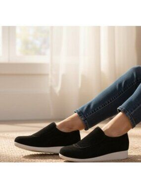 NEWPORT NEWS East Style Black Comfort Slip On Shoes Ladies Size 8
